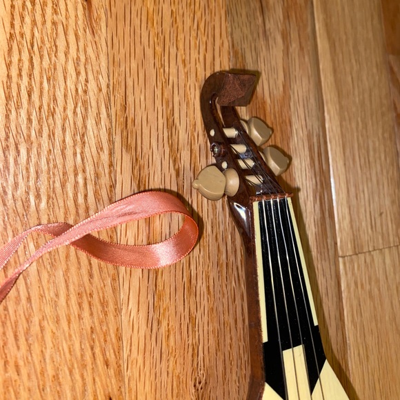 Felicity’s Mandolin Guitar - Picture 3 of 3